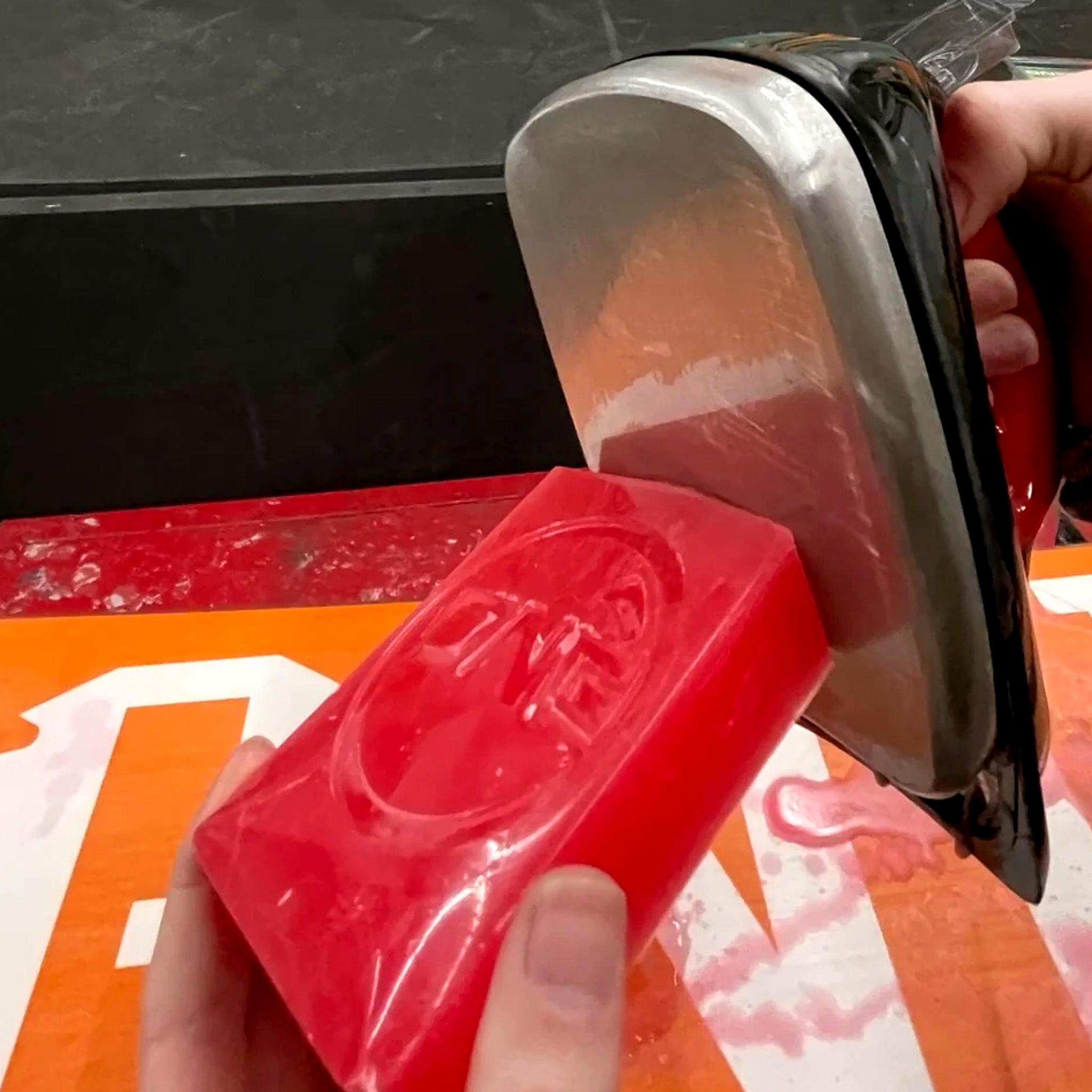 come sciolinare una tavola da snowboard